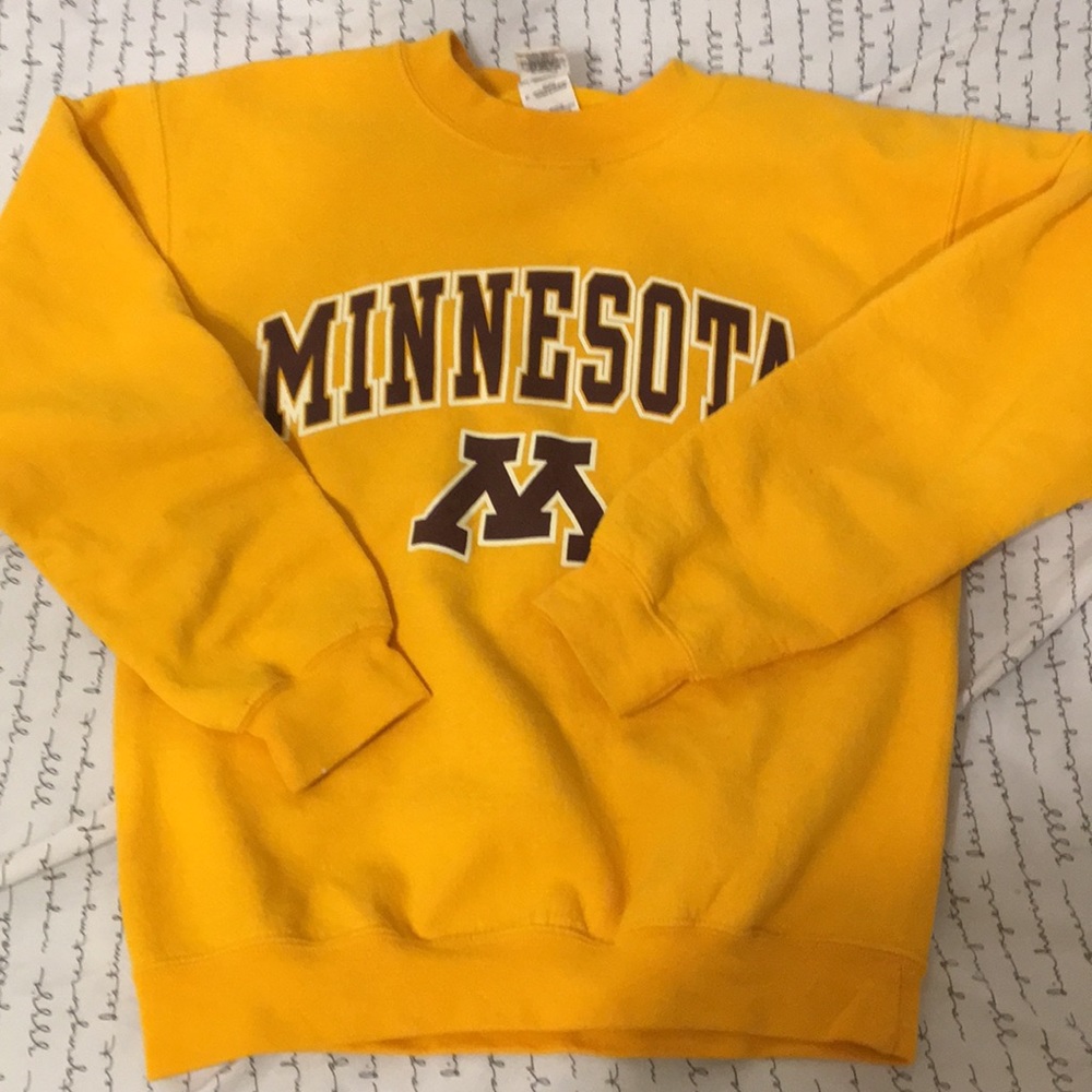 Sweater slight wear 7/10